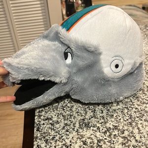 Collectibles dolphin hat!! Cute! Fits kids and grown up heads.